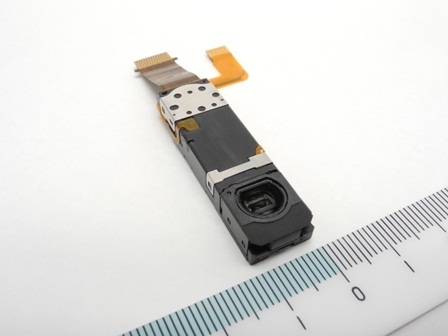 ASUS ZenFone Zoom va sosi cu o lentila HOYA, cea mai subtire unitate cu zoom optic din lume