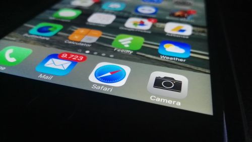 Apple ar urma sa foloseasca panouri OLED pe viitoarele modele iPhone, conform unor surse
