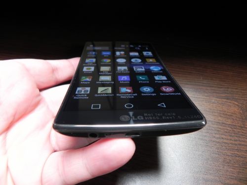 LG G Flex 2 Preview: telefonul curbat si flexibil revine, mai mic, dar mai puternic (Video)