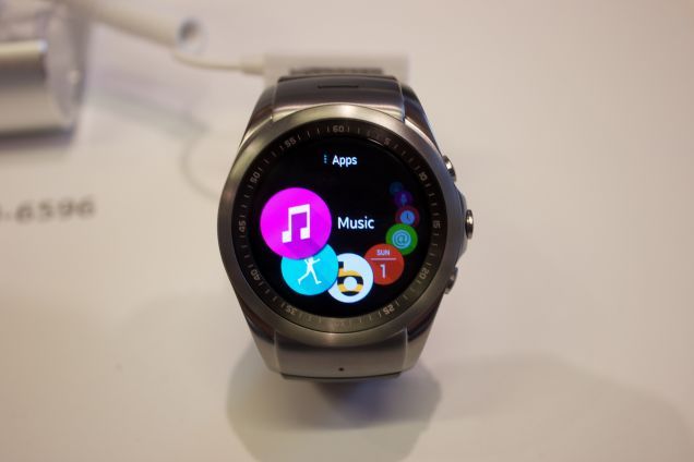 MWC 2015: LG prezinta smartwatch-ul G Watch Urbane LTE, cu WebOS la bord