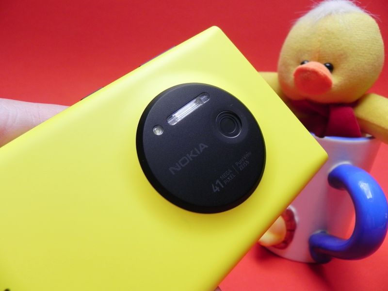 Nokia Lumia 1020 Review: cel mai bun cameraphone din 2013, ecran atractiv, baterie neimpresionanta (Video)