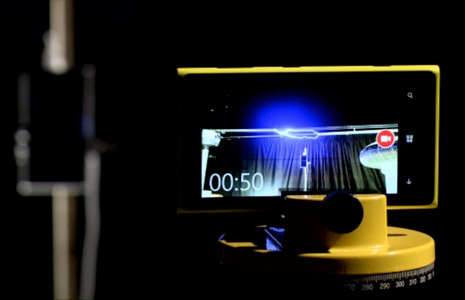 Nokia Lumia 925 alimentat de un fulger creat artificial (Video)