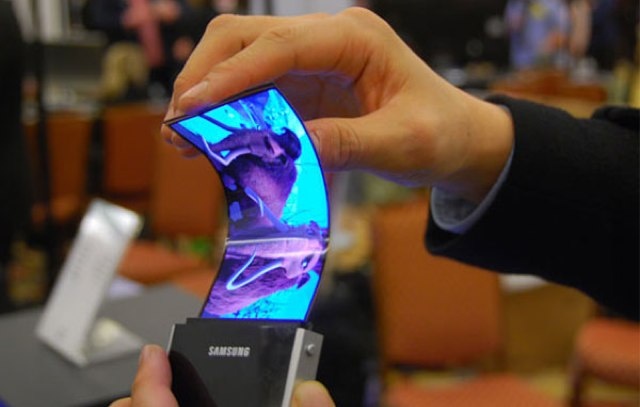 Numarul de terminale cu display-uri flexibile OLED va crește în acest an