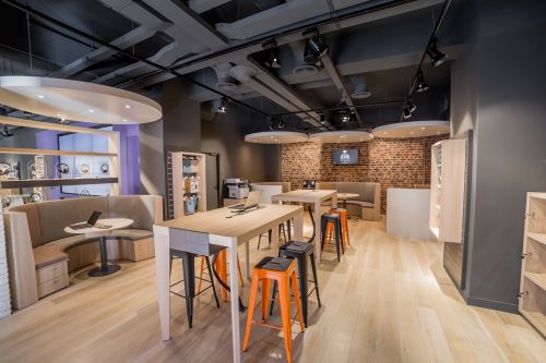 Orange inaugureaza primul sau smart shop in Romania: un magazin in care digitalul e omniprezent