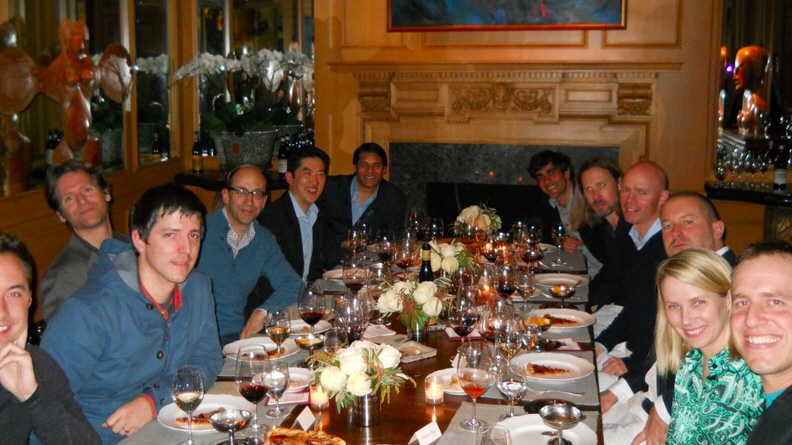 Vedetele tehnologiei din Silicon Valley se reunesc la o cina cu pizza: sefii de la Twitter, Yahoo, câtiva oficiali Apple si Google la aceeasi masa!