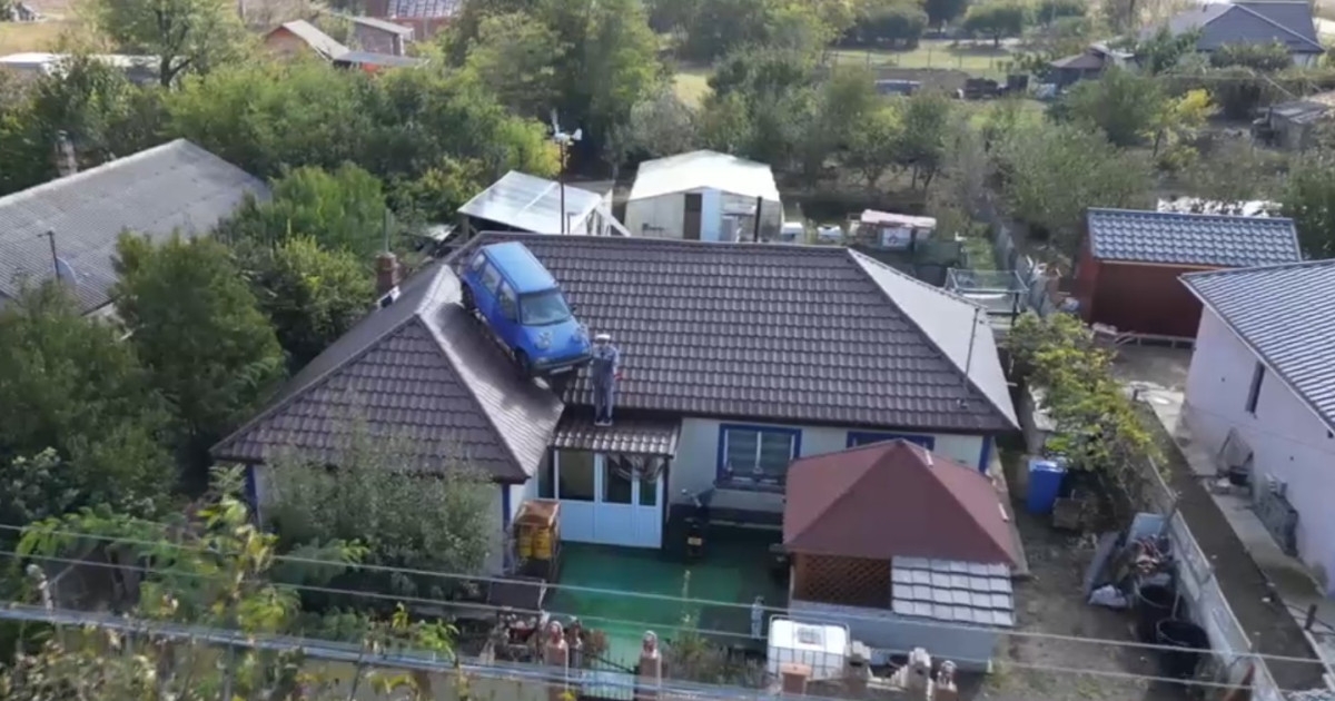 A rămas fără permis și a urcat mașina pe casă: Ideea care l-a făcut celebru pe un constănțean, după o greșeală în trafic | Digi24