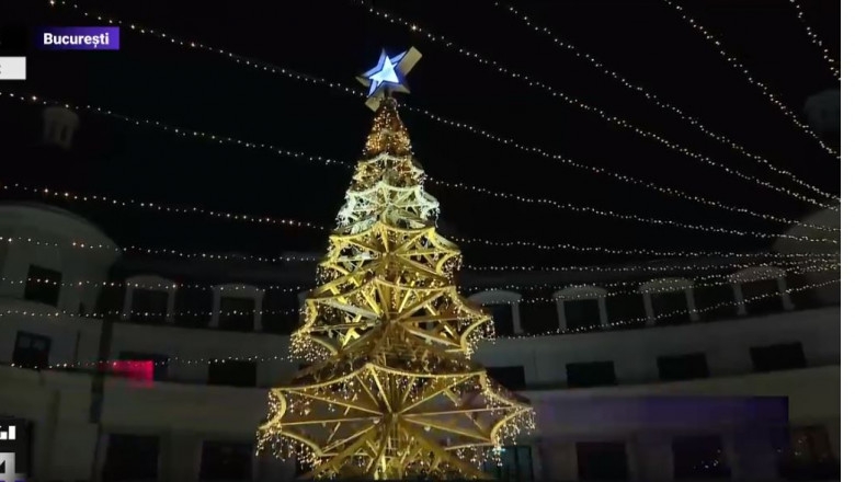 Luminițele de sărbători s-au aprins în Capitală, iar Târgul de Crăciun și-a deschis porțile în Piața Universității | Digi24