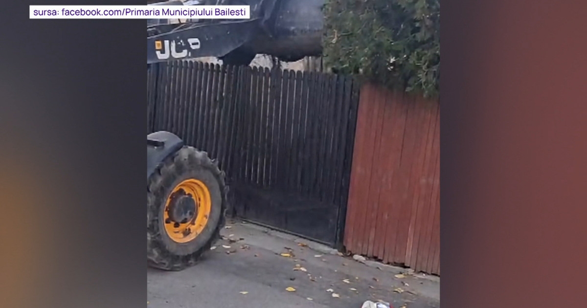 Un bărbat din Dolj s-a trezit cu gunoiul aruncat pe câmp în propria curte. Primarul i-a trimis deșeurile înapoi, peste gard | Digi24