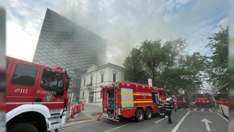 Un incendiu puternic a izbucnit în centrul Capitalei. Circulația în zonă a fost restricționată | Digi24