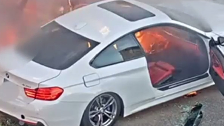 VIDEO. Șofer salvat la limită dintr-o mașină care a izbucnit în flăcări | Digi24
