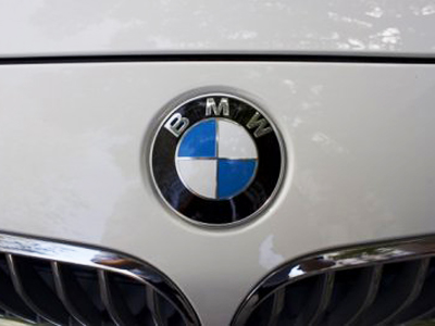 BMW vrea un Siri propriu - intai vorbim cu telefonul, acum cu masina!?