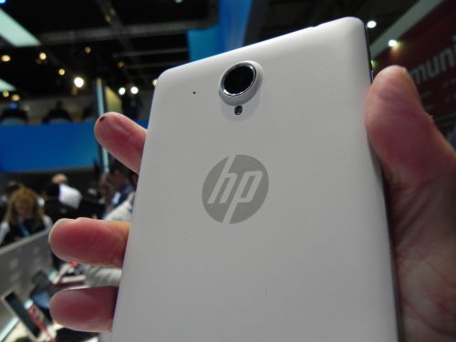 HP Slate6 VoiceTab hands on preview - phablet midrange de 6 inch cu design aratos (Retro MWC 2014 - Video)