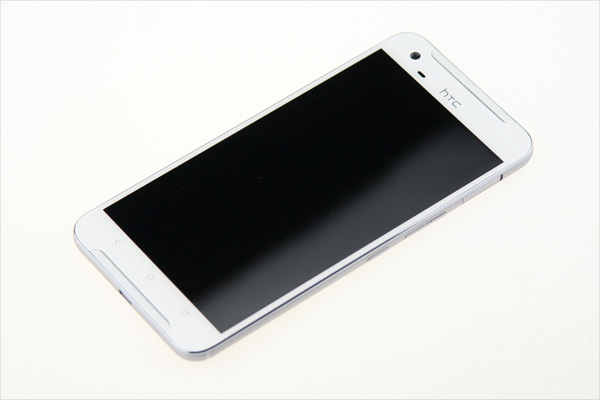 HTC One X9 se lasa admirat in cele mai bune imagini de pana acum; vine cu difuzoare stereo BoomSound