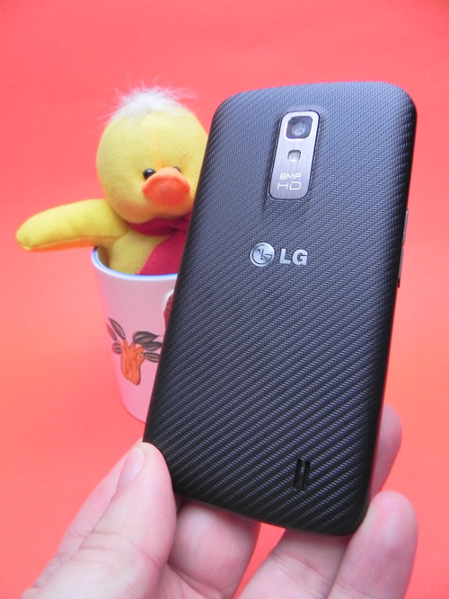 LG Optimus LTE P936 - partea spate