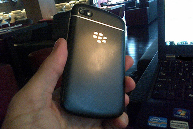 Primele imagini cu smartphone-ul cu tastatura qwerty a celor de la RIM, BlackBerry 10 N-Series