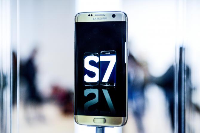 Samsung lanseaza un program de cumparare in rate pentru noile modele Galaxy S, cu posibilitatea de trecere la un nou device dupa 12 luni