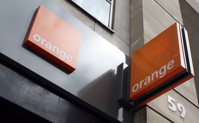Transferurile de bani prin MoneyGram realizate în magazinele Orange aduc clienților operatorului 50 minute internaționale 