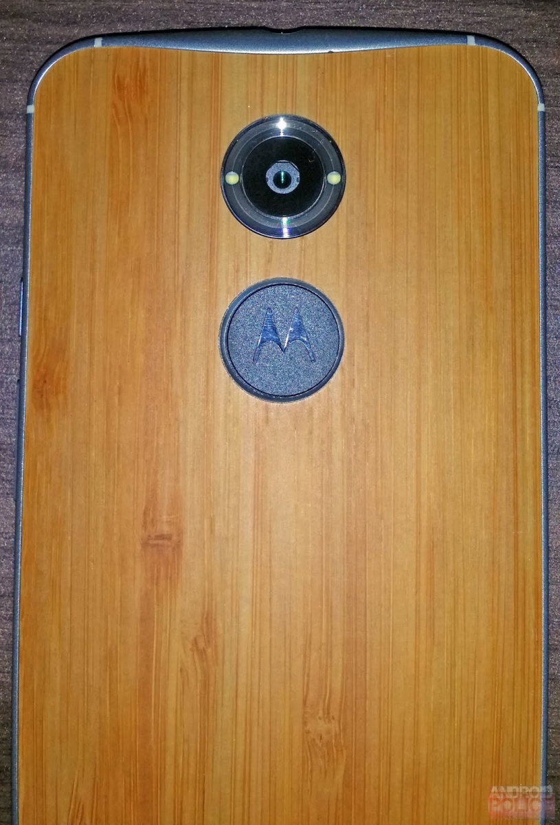 Un prototip de Motorola Moto X+1 fotografiat de aproape, in varianta aproape finalizata